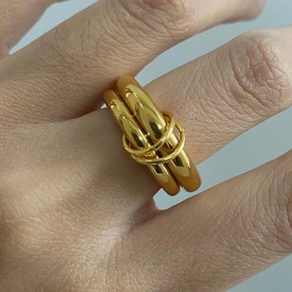 18k Gold Plated stacked Rings Set size 7 - Picture 1 of 3